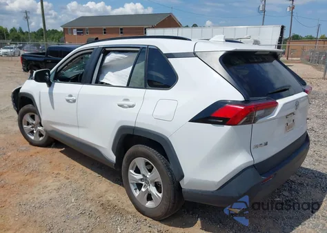 2021 Toyota Rav4 Xle z USA, uszkodzony, nr VIN 2T3P1RFVXMC243126